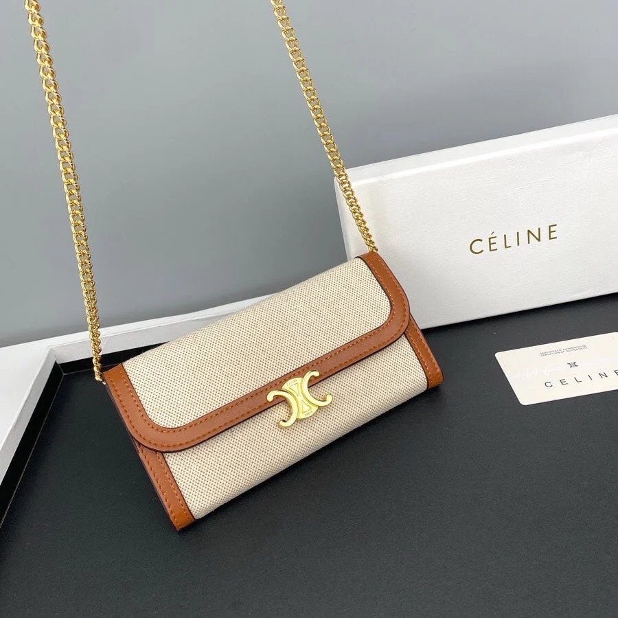 [Celine] Sophisticated design! A versatile wallet that will turn heads.