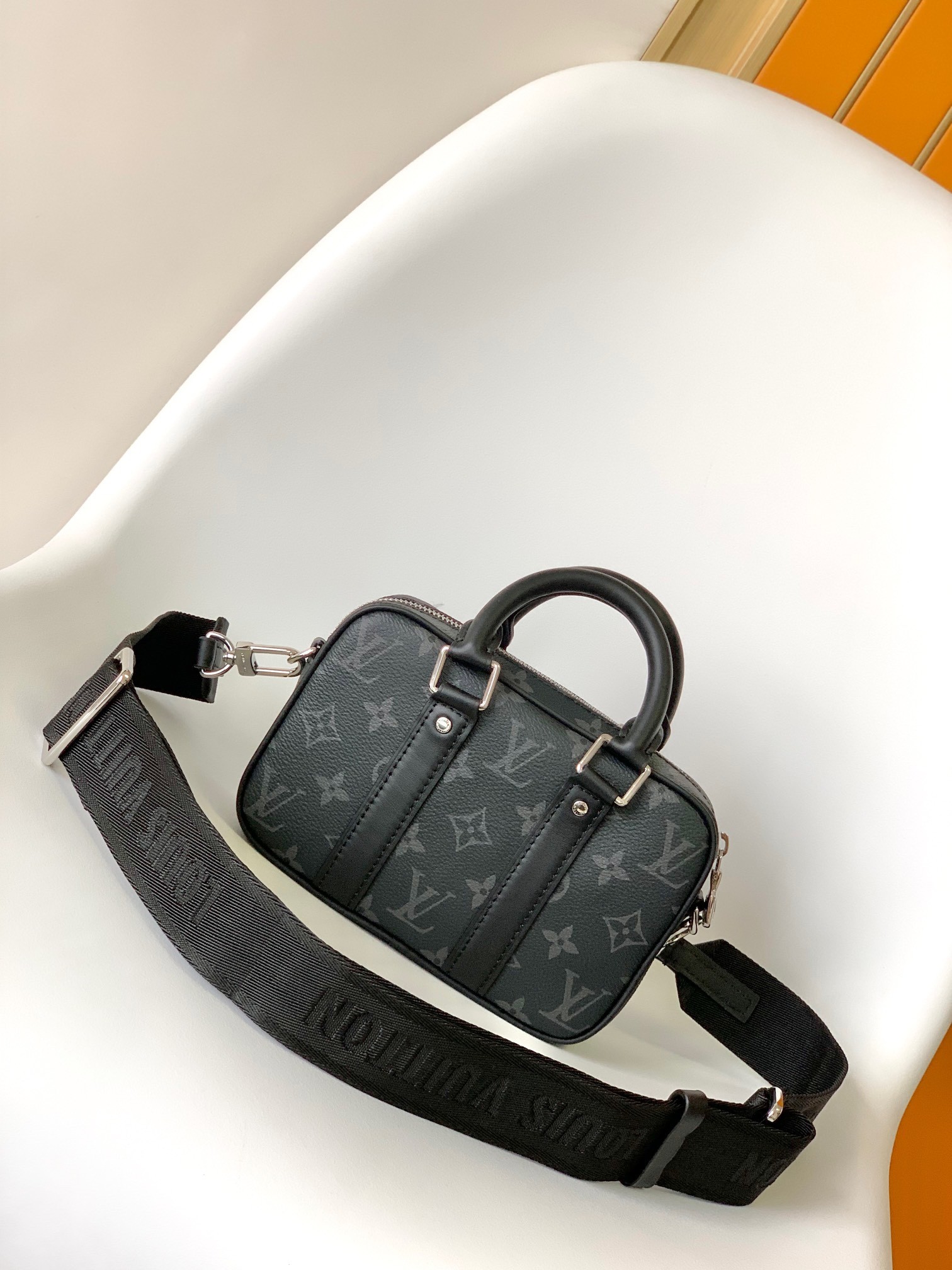 LV Nano Porte Documents Voyage M82770 Size：20x13x5.5cm