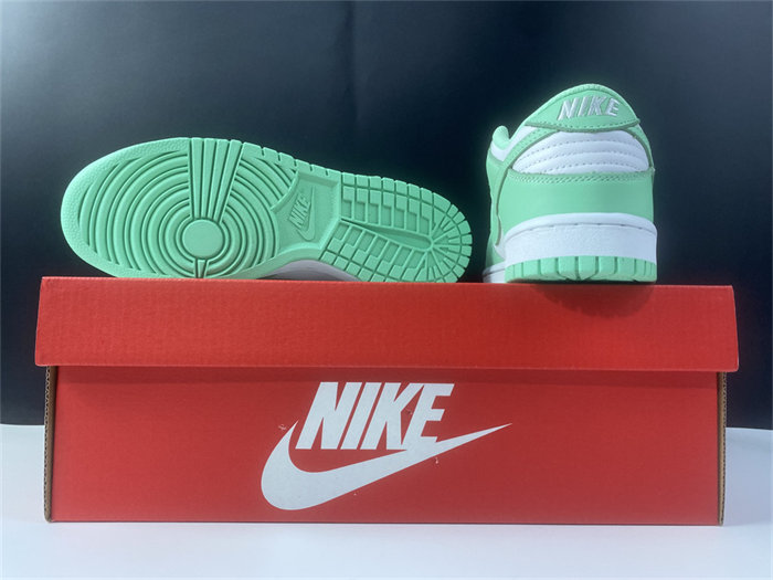 NK Dunk Low Green Glow DD1503-105