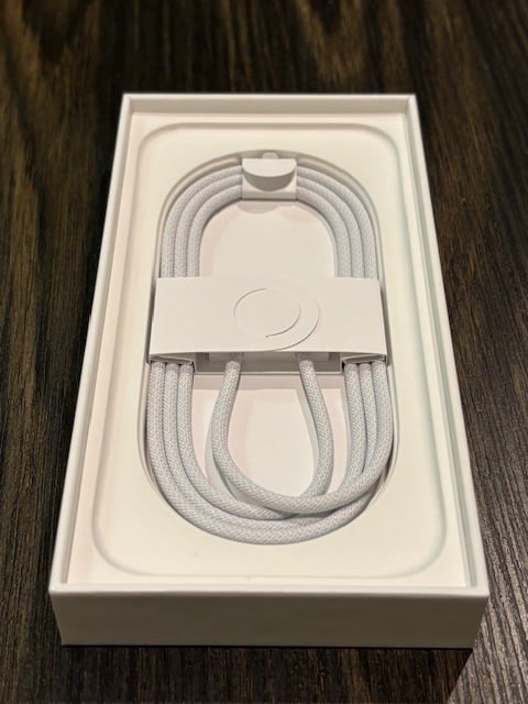 iPhone 16 5J86