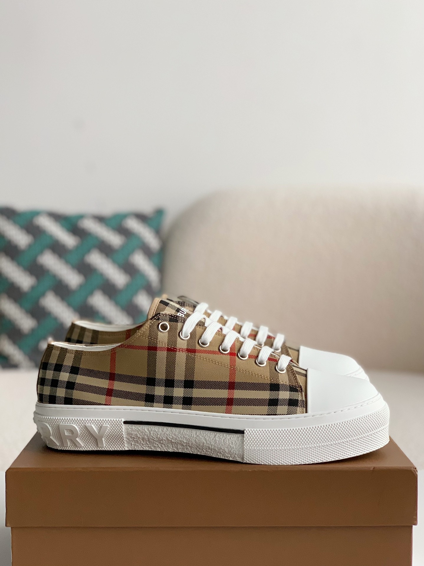 BBR Low cut casual sports shoes