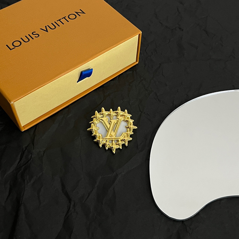Classic Four-pointed Stars Brooch QTXZ-9110089