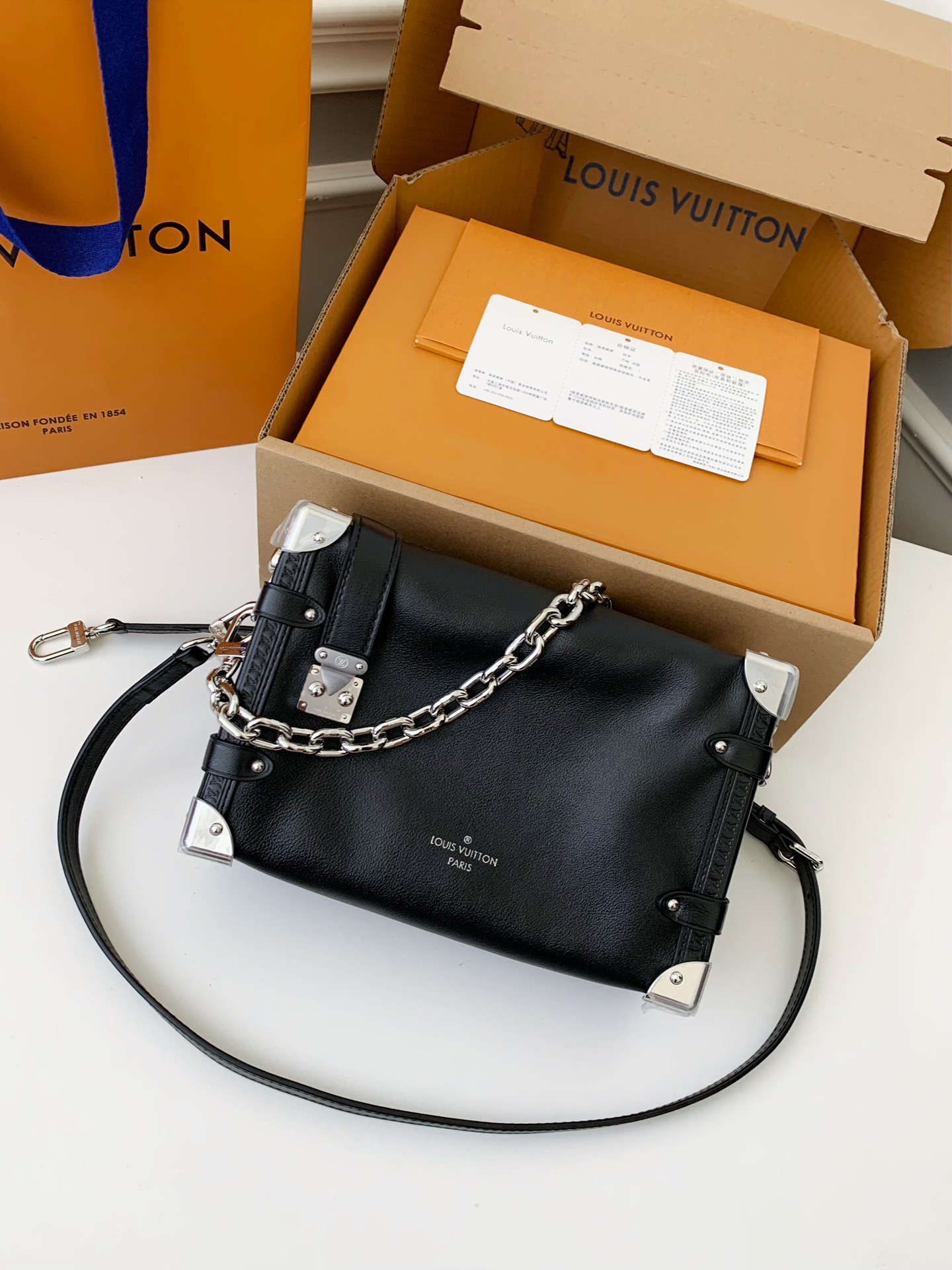 LV New SIDE TRUNK full leather medium size handbag  M11350  Size：21*14*6cm