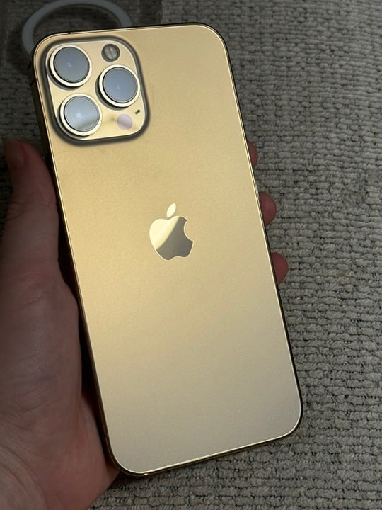 Iphone 13 pro max Gold 256 GB phone unlocked I DON'T ACCEPT OFFERS! 9A51