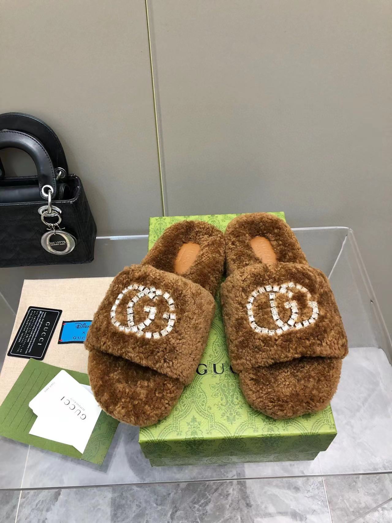 Classic Diamonds Cashmere Slipper LX-872152