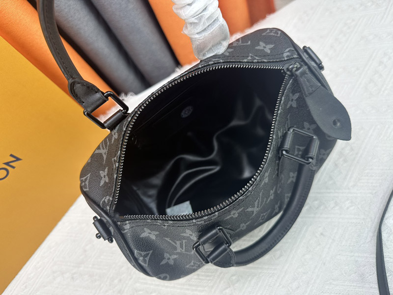 Small: 9.8″x5.9″x5.9″ Medium: 11.8″x9.8″x7.9″ Big: 17.7″x10.2″x9.1″ Black Leather Handbag with small pocket Adjustable Strap BB-921465