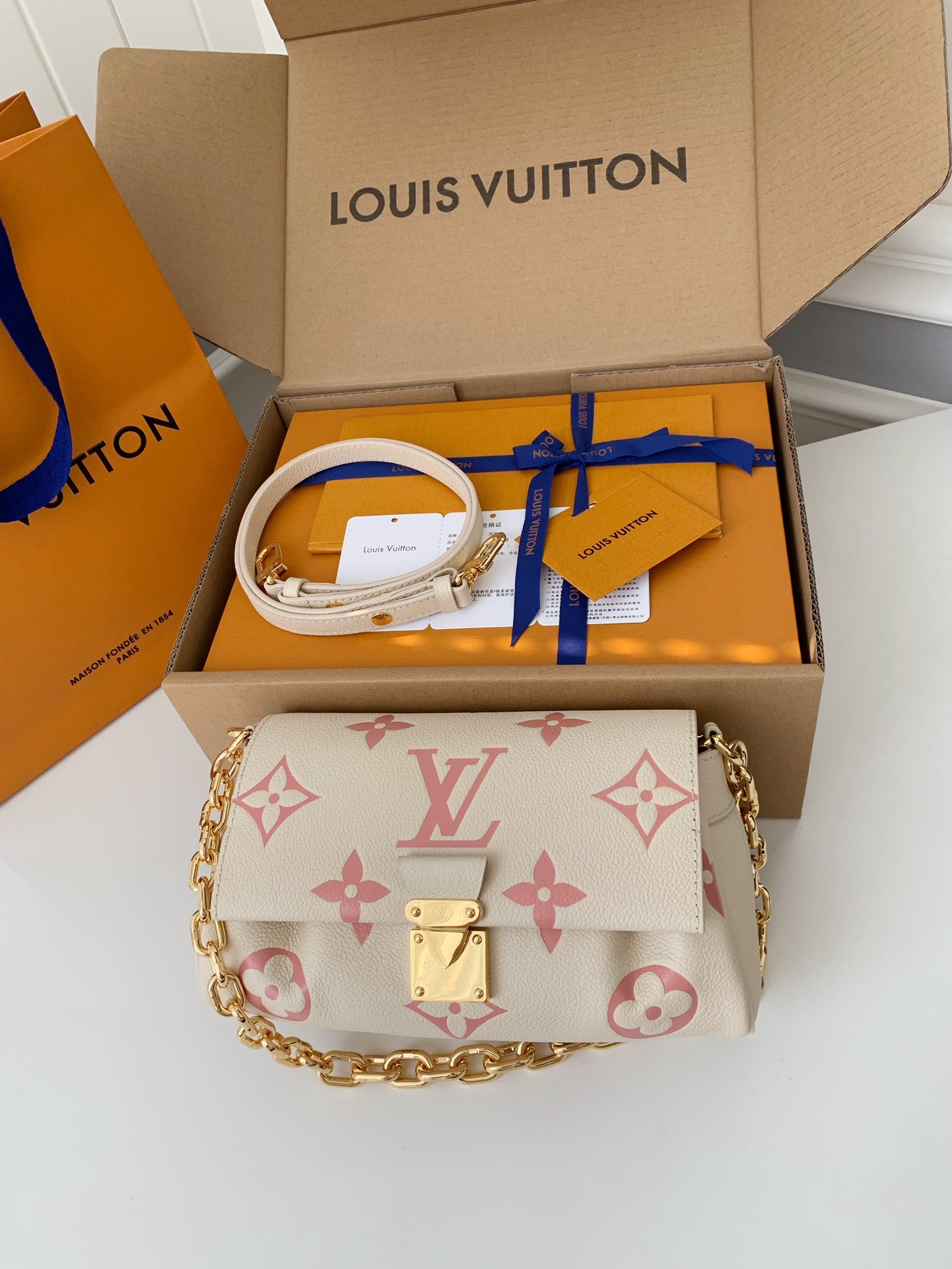 LV  FAVORITE 24*14*9cm