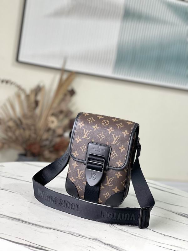 LV  Messenger Bags