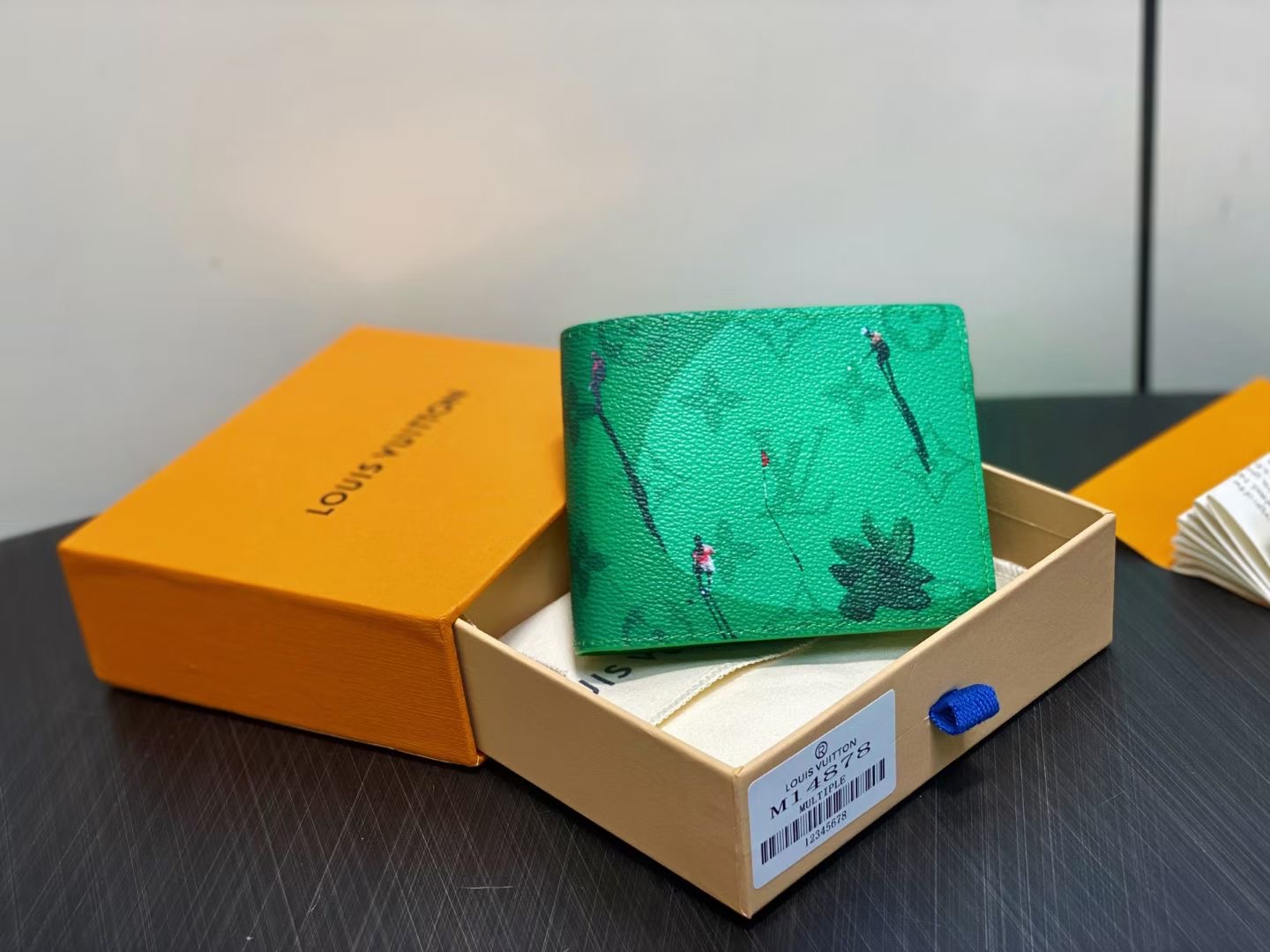 Q20：Louis Vuitton Multiple Wallet