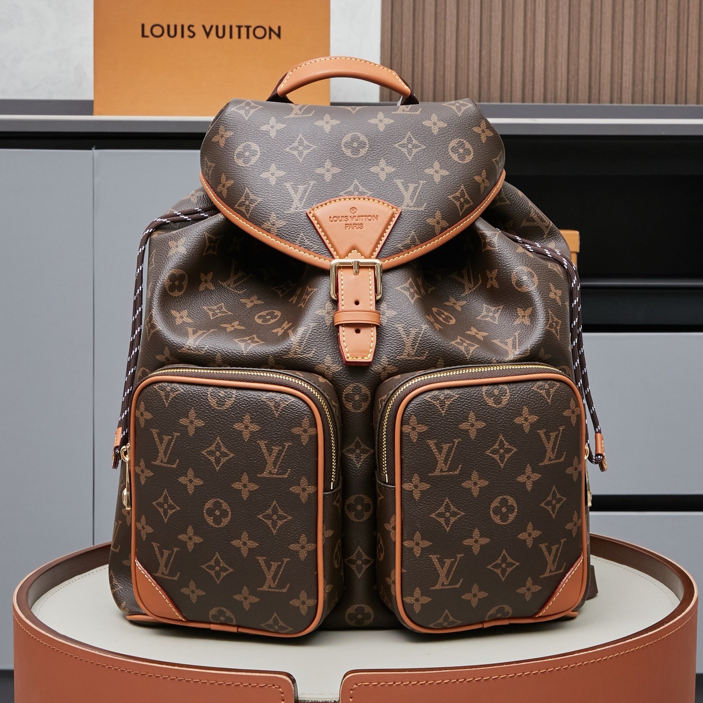 LV Montsouris Cargo Backpack M14015 Size：40x17x34cm