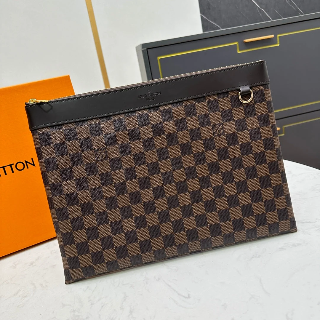 [Louis Vuitton] Pochette Apollo - A popular clutch available in 6 colors, limited edition.