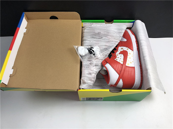 NK Dunk High Pro SB Supreme Red Stars 307385-161