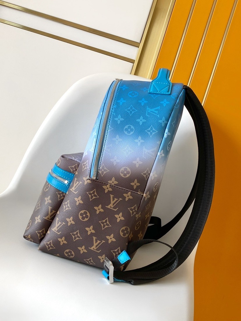 LV Discovery Backpack M28025 Size:29x38x20cm