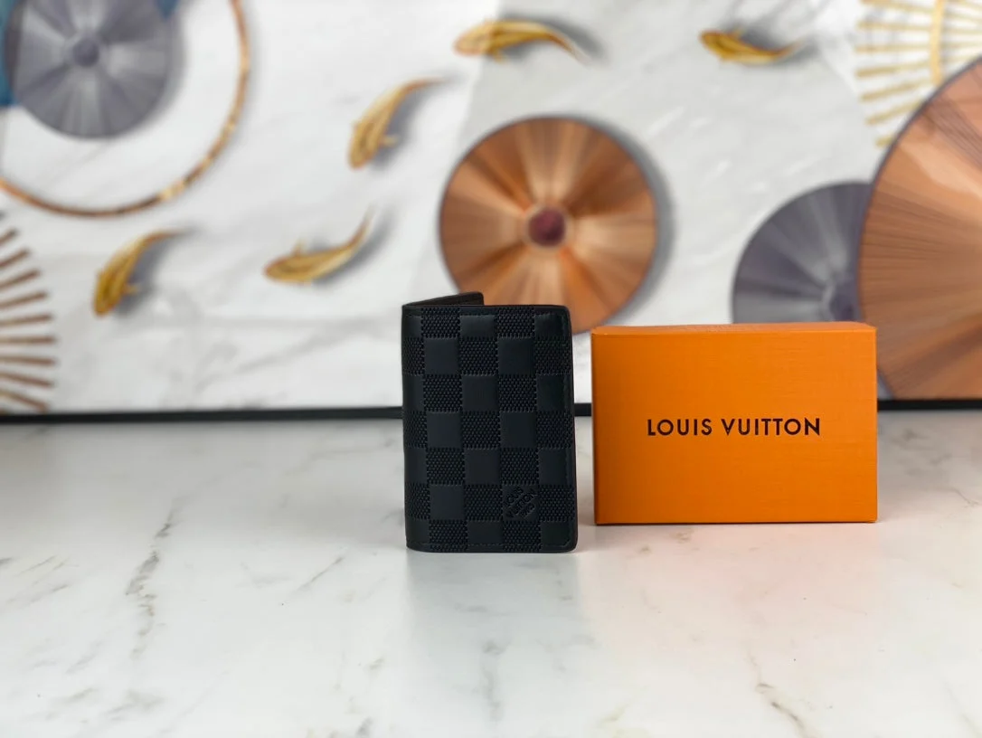 [Louis Vuitton] Pocket Organizer - A lightweight and practical masterpiece. Limited quantities available.
