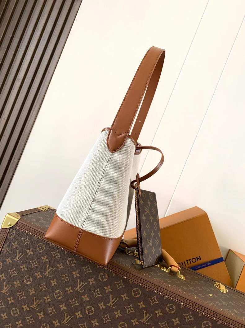 LOUIS VUITTON M25468 Low Key Hobo PM