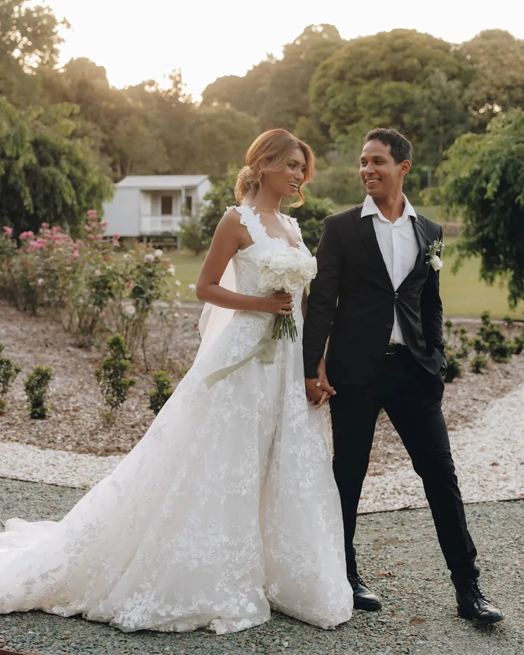 A Line Sweetheart Tulle Wedding Dress with Appliques
