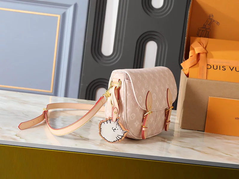Big leather (2Colors) Size 11.8″x8.3″x2.8″ Woman’sHandbag with Cat charm BB-15046