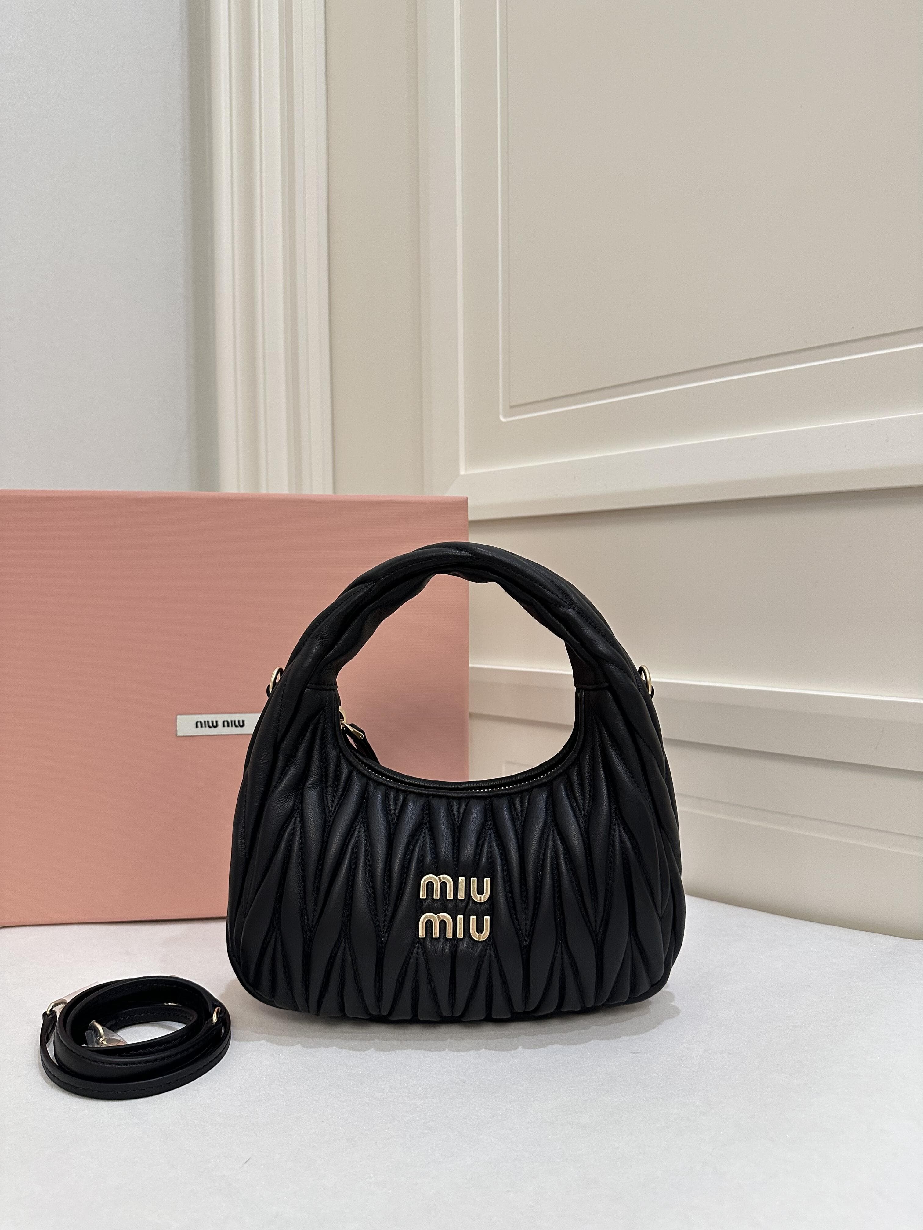 【Miu Miu】Very Popular☆Wonder Matelassé Hobo Bag 5BC125