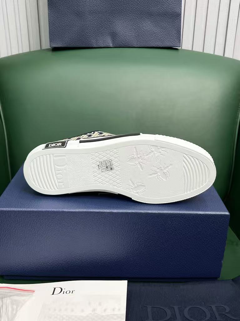DR B23  oblique Sneaker