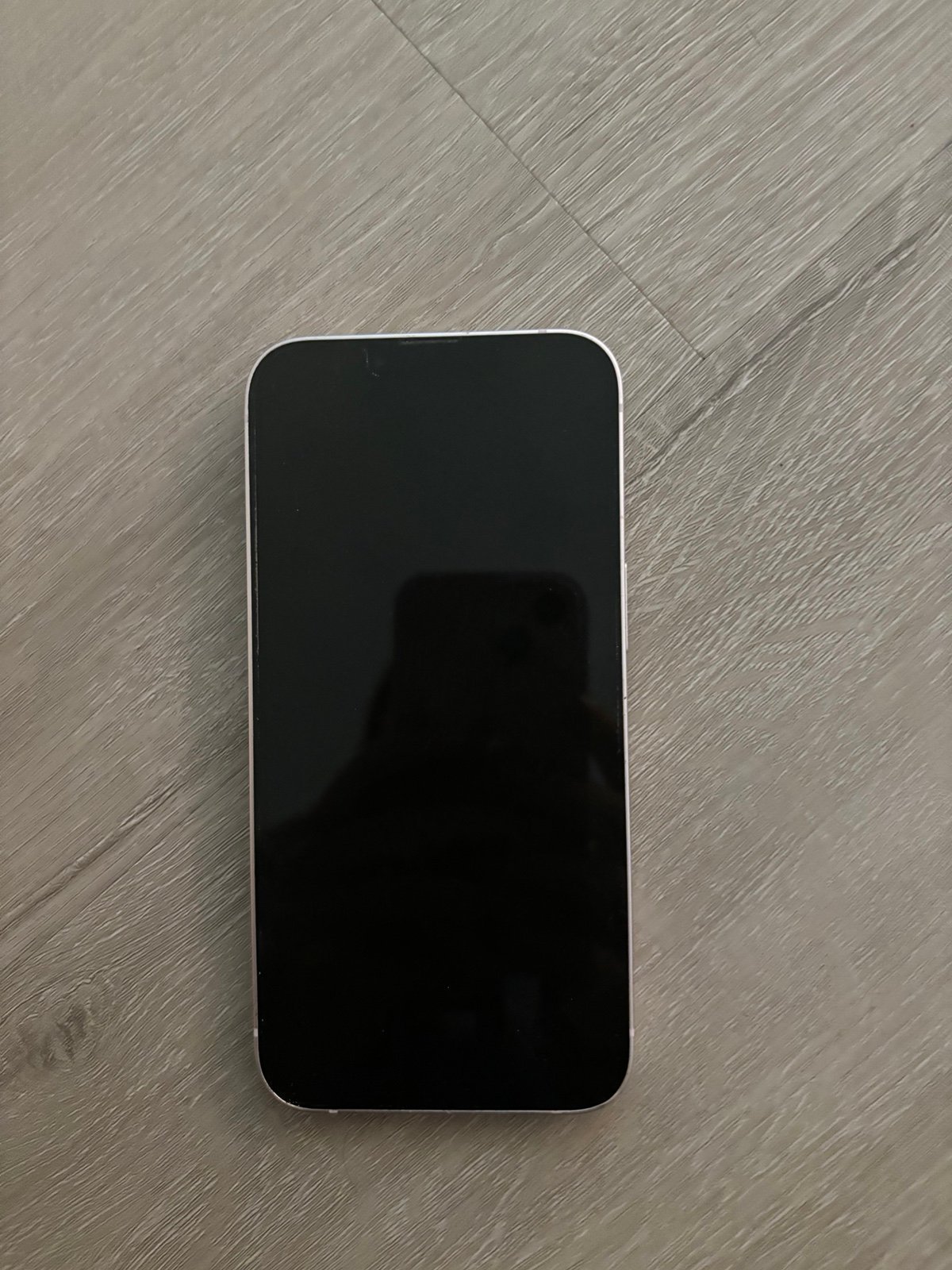 iPhone 13 8C72