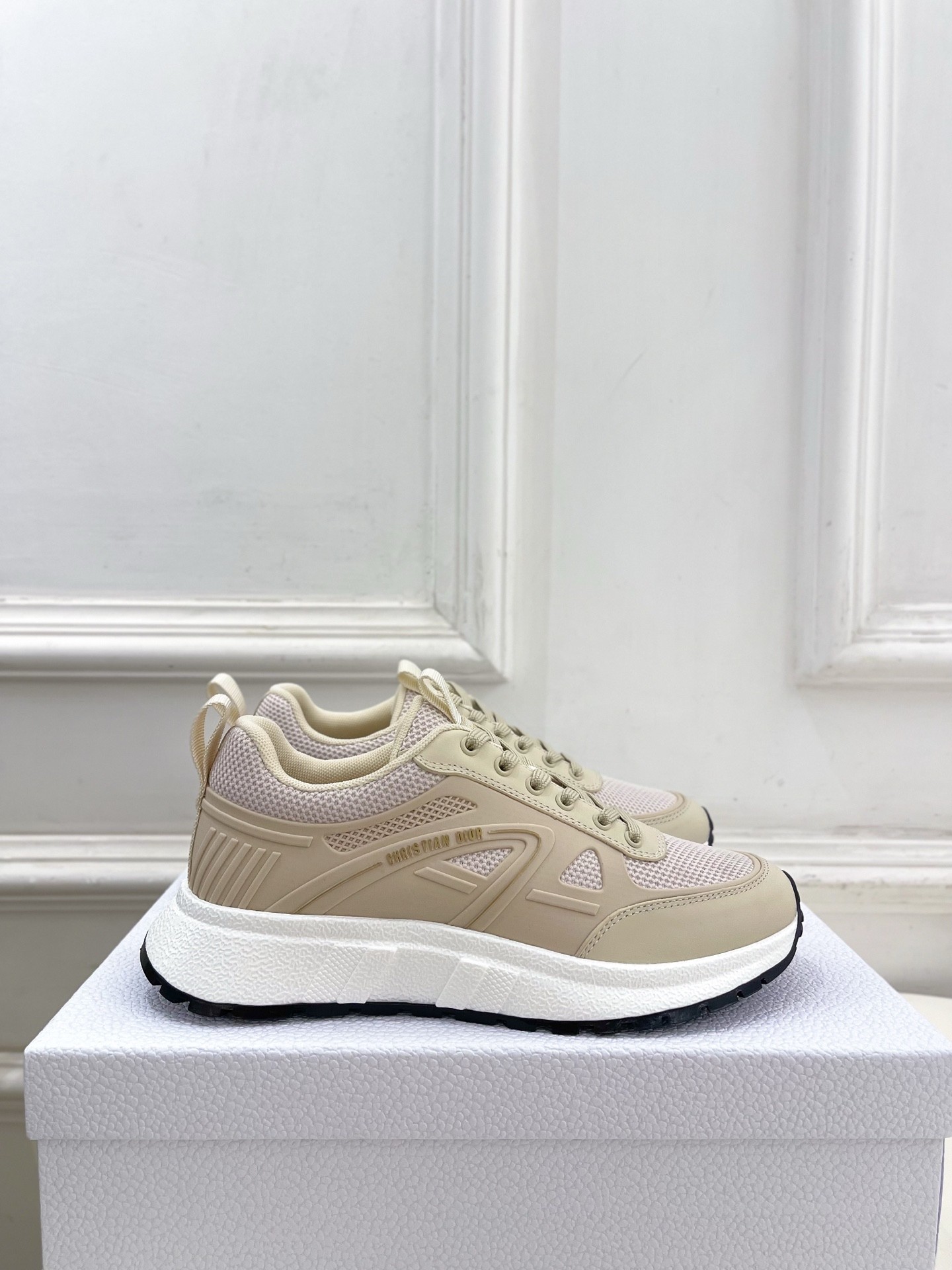 DR sneaker