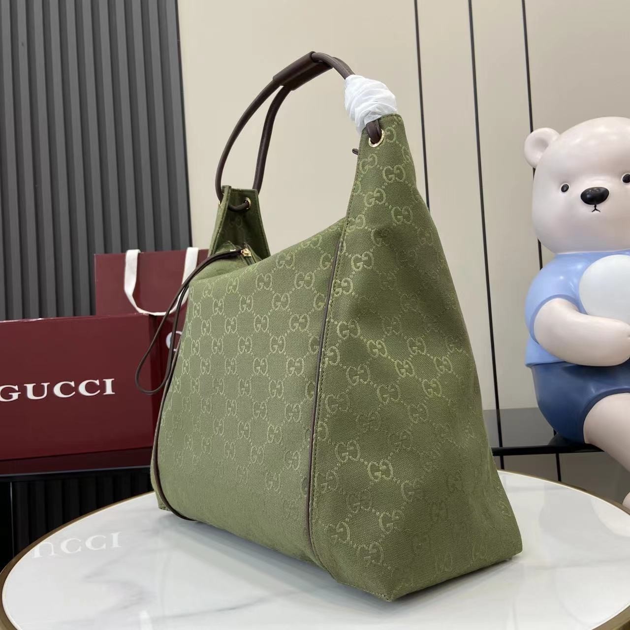 GUC Shoulder bag 36x36x10cm