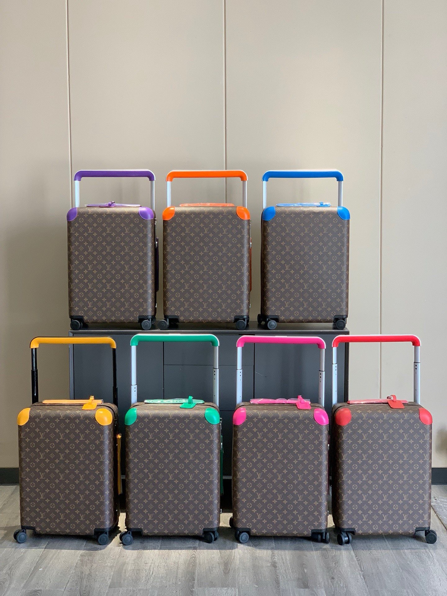 LV Suitcase Size:55x38x21cm（Multiple colors）