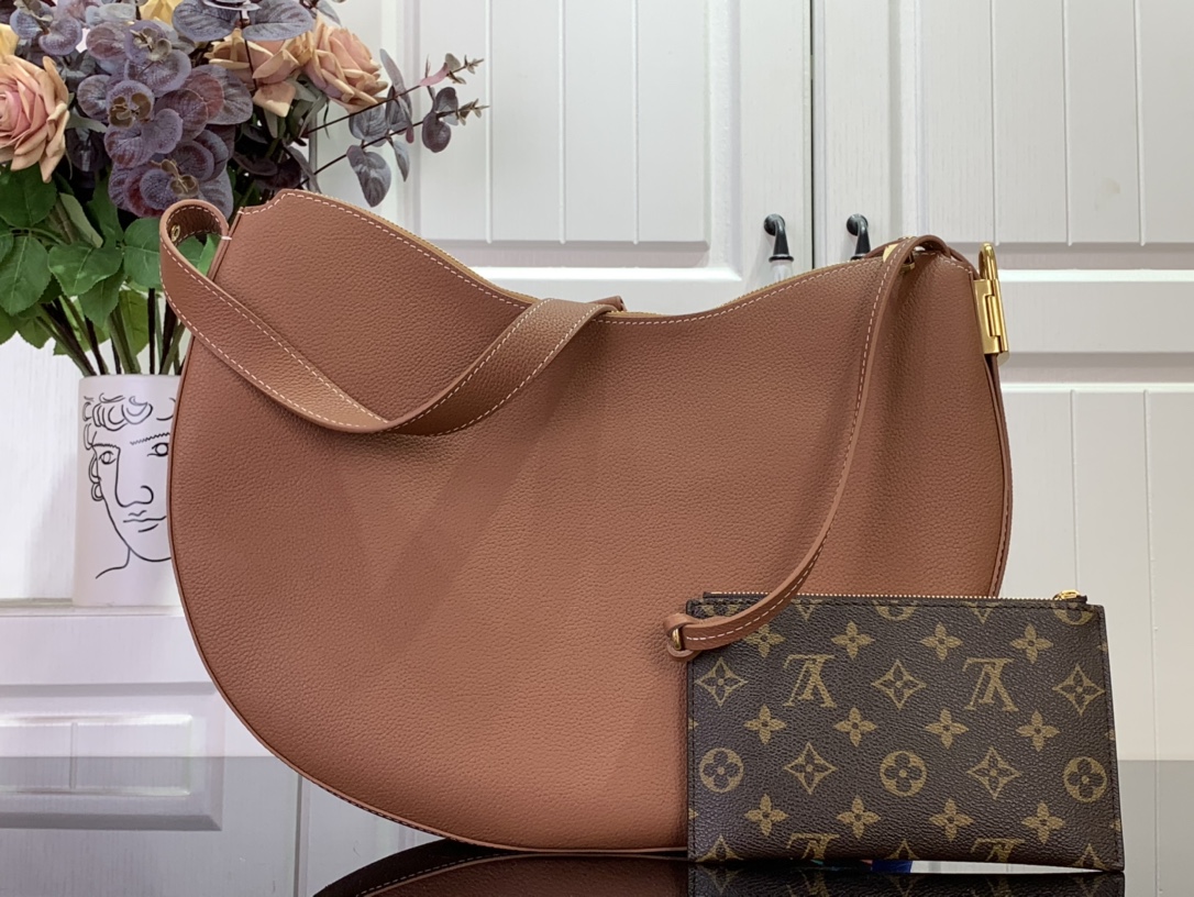 LOUIS VUITTON M14642 Low Key Cookie MM