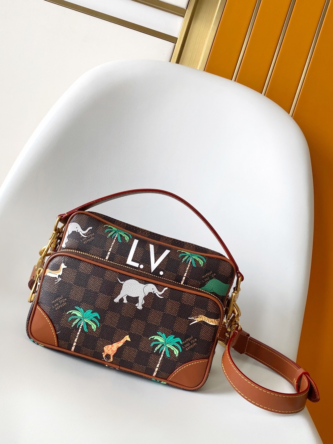 LV X THE DARJELING LIMITED M14016 Size：25x17.5x11cm