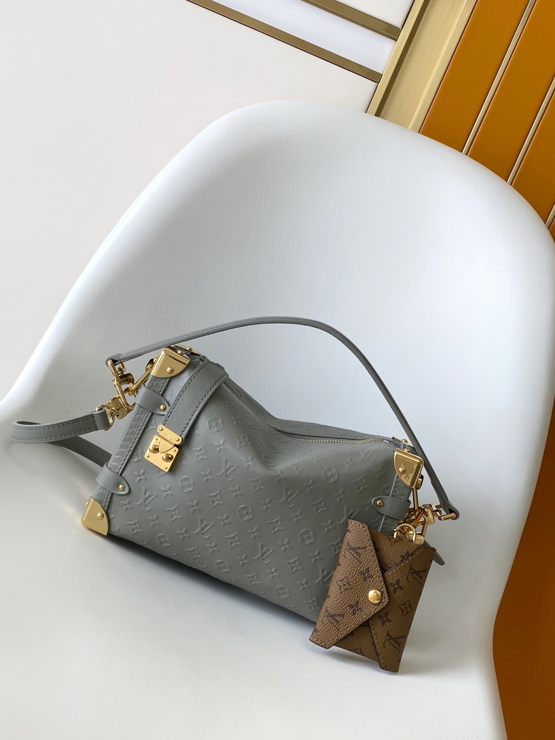 LV Side Trunk M25602 Size：23.5x16x8.5cm