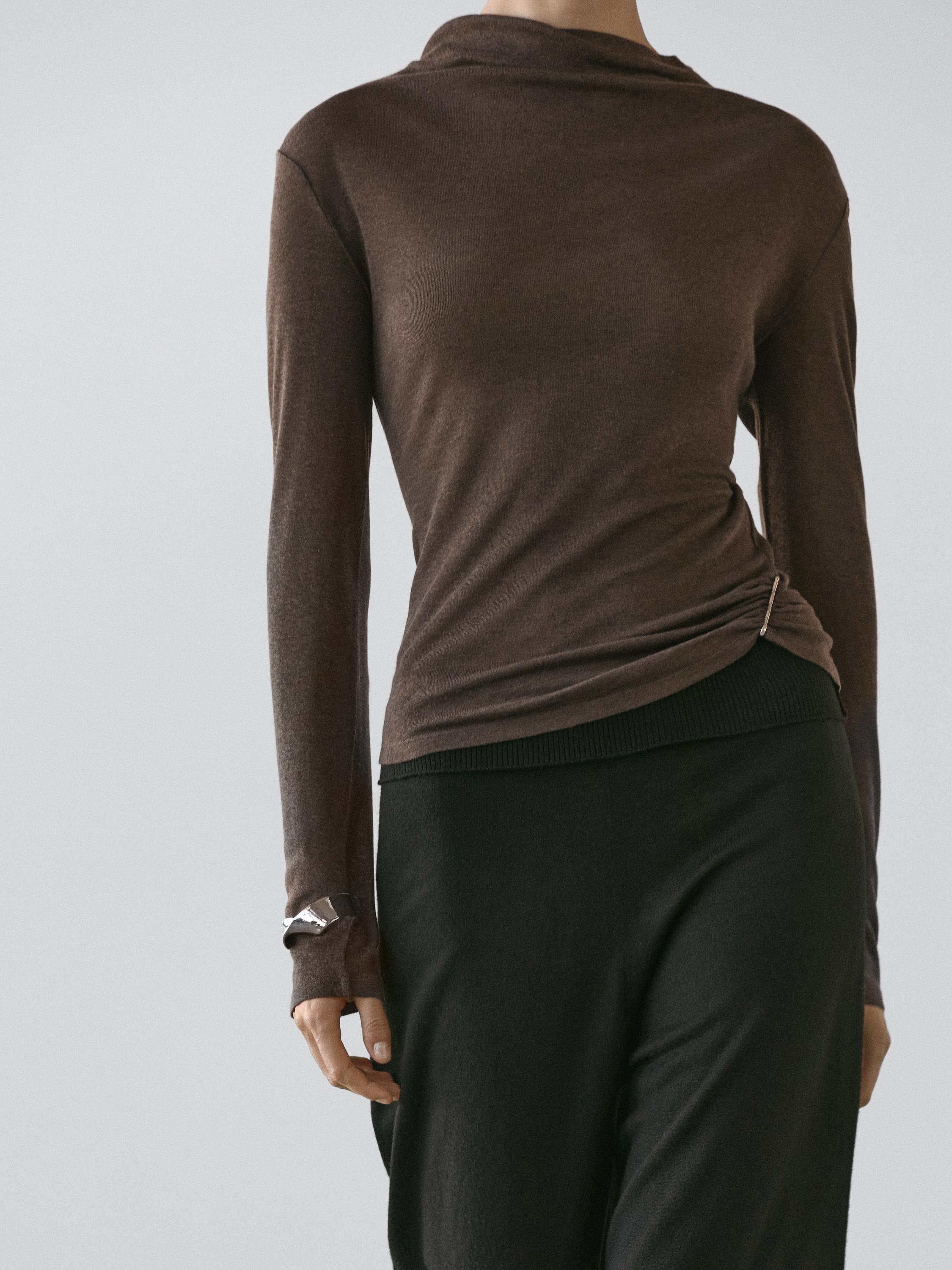 Camiseta cuello chimenea