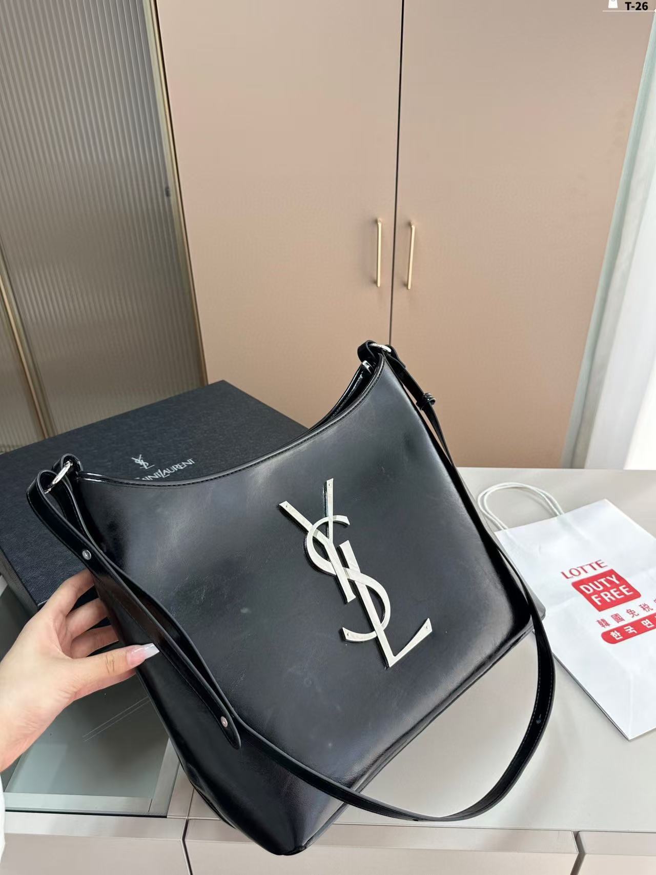 Vintage Size 13.8″x5.9″x11.0″ Bright Black Leather Handbag with Adjustable Strap BB-921812