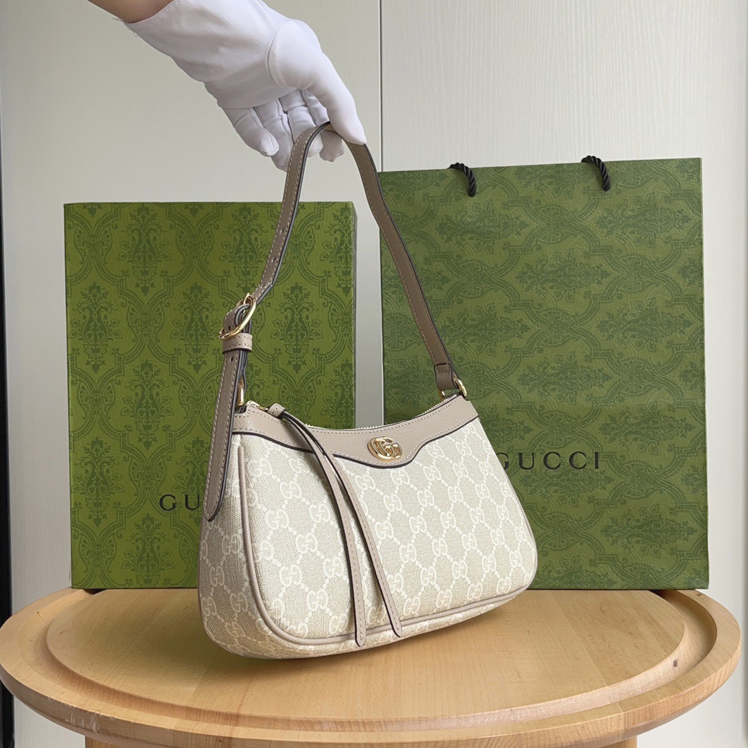 GUC bag M735145  25*15*6.5CM