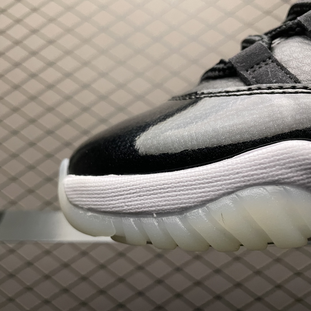 JRD 11 Retro Low 72-10 AV2187-001
