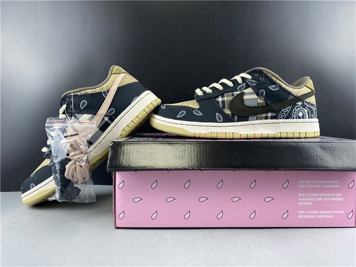 NK SB Dunk Low Travis Scott CT5053-001