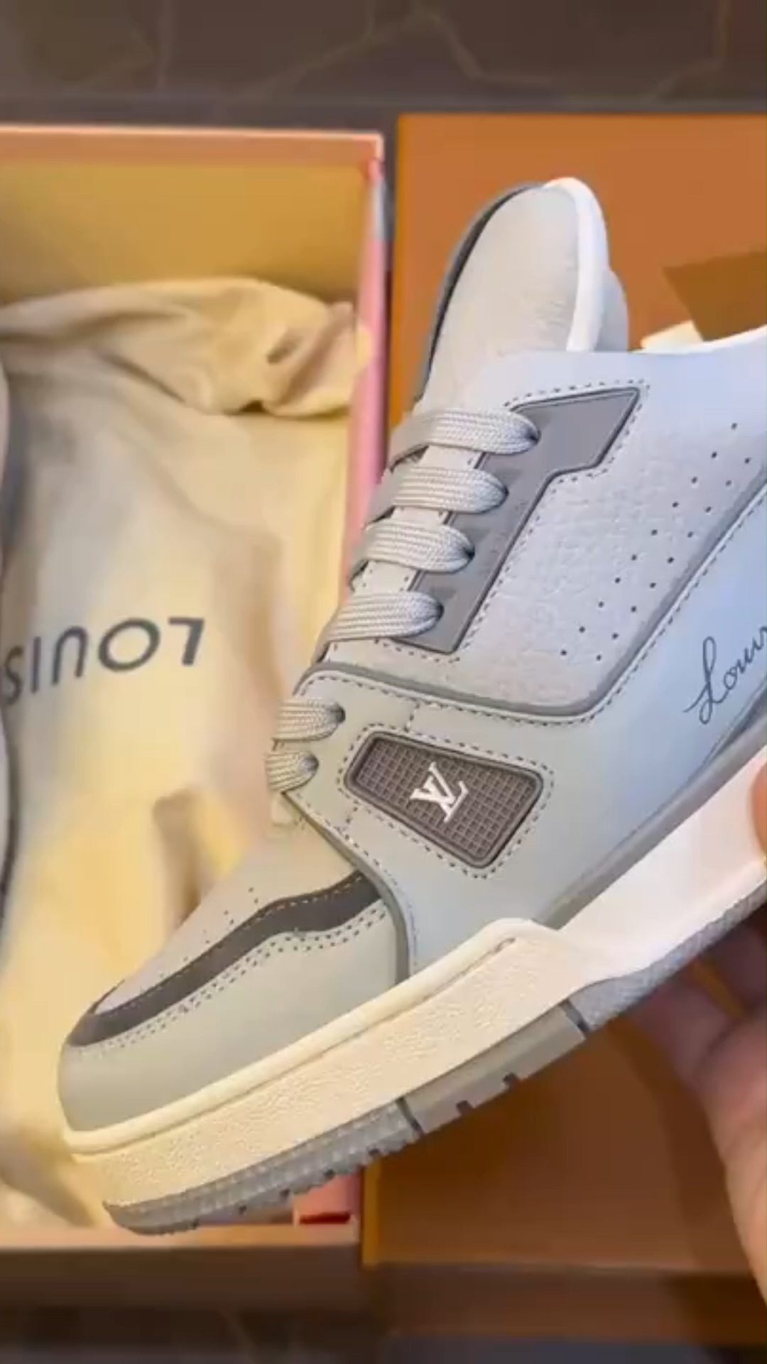 LV TRAINER SNEAKERS 26ss
