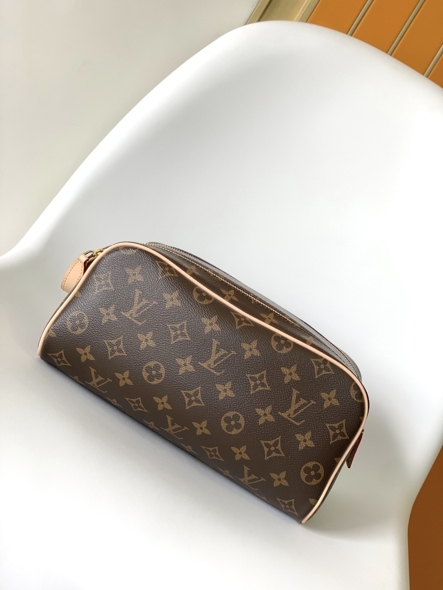 LV TOILETRY BAG M44494 Size：28x15x16.5cm