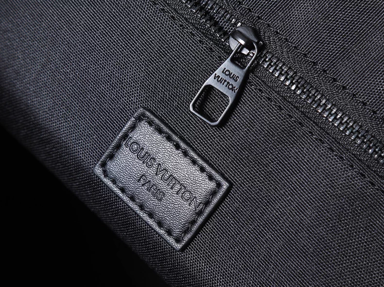 LOUIS VUITTON M28324 Christopher Messenger