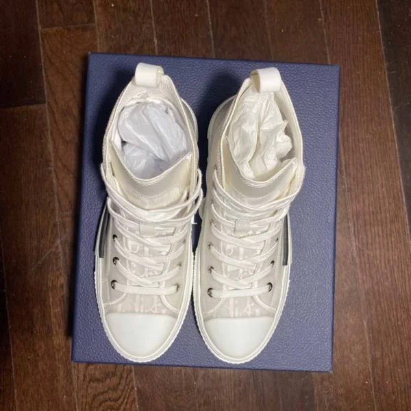 DR B23 League High – Oblique White