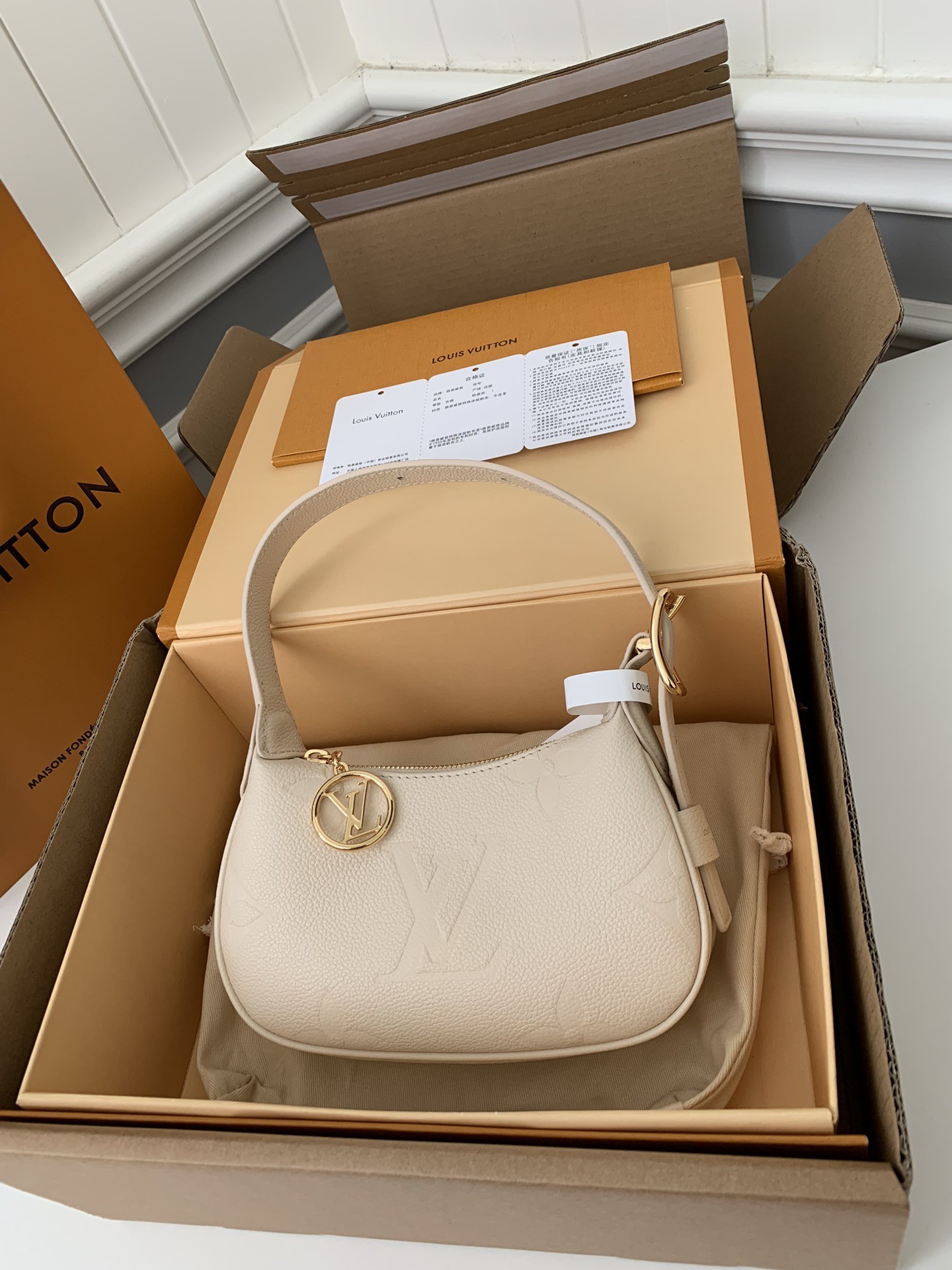 LV 23 MINI MOON  20.5*11*5cm