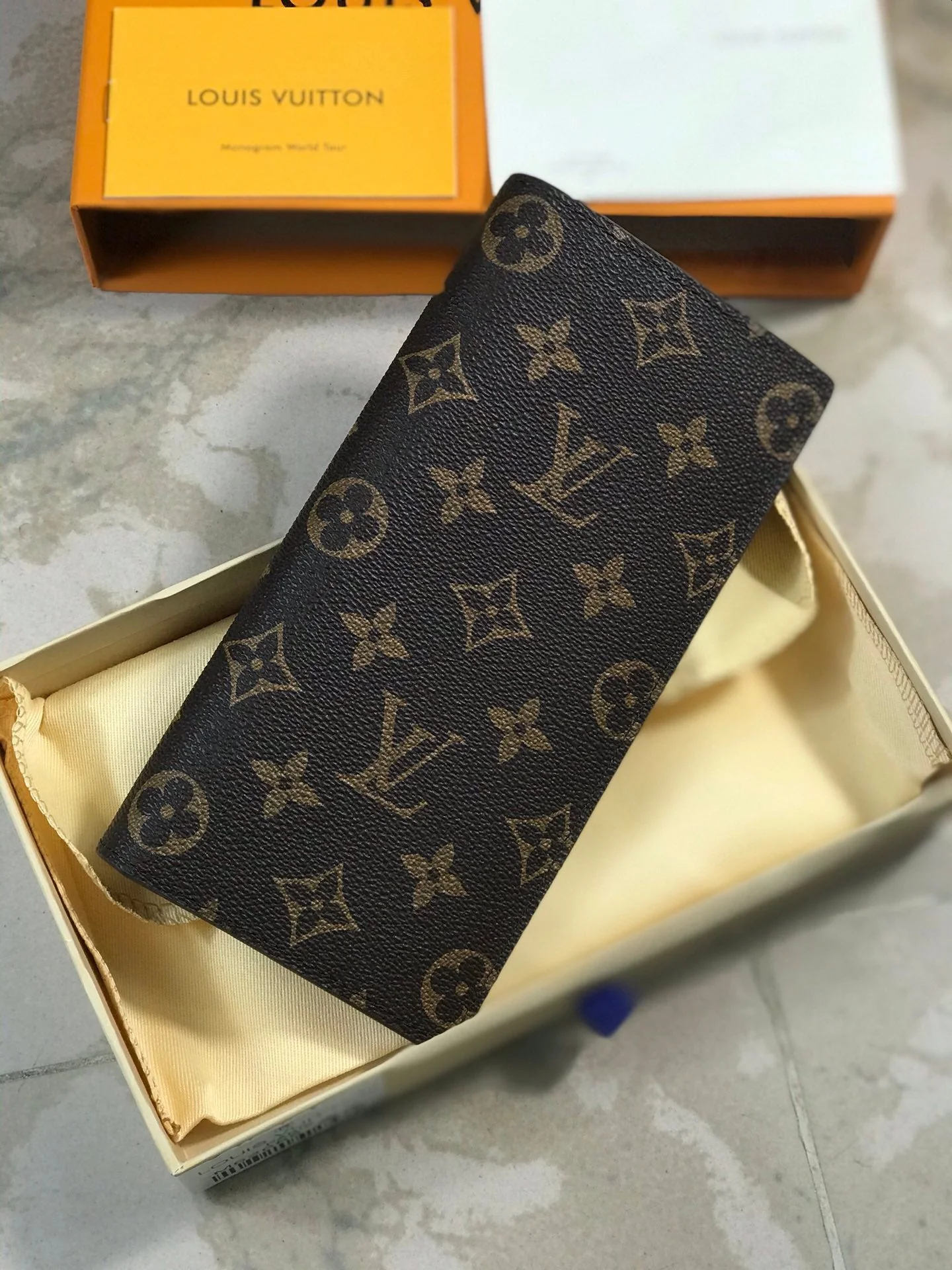 【Louis Vuitton】Highly Popular 【BRAZZA】M66540 Monogram Long Wallet