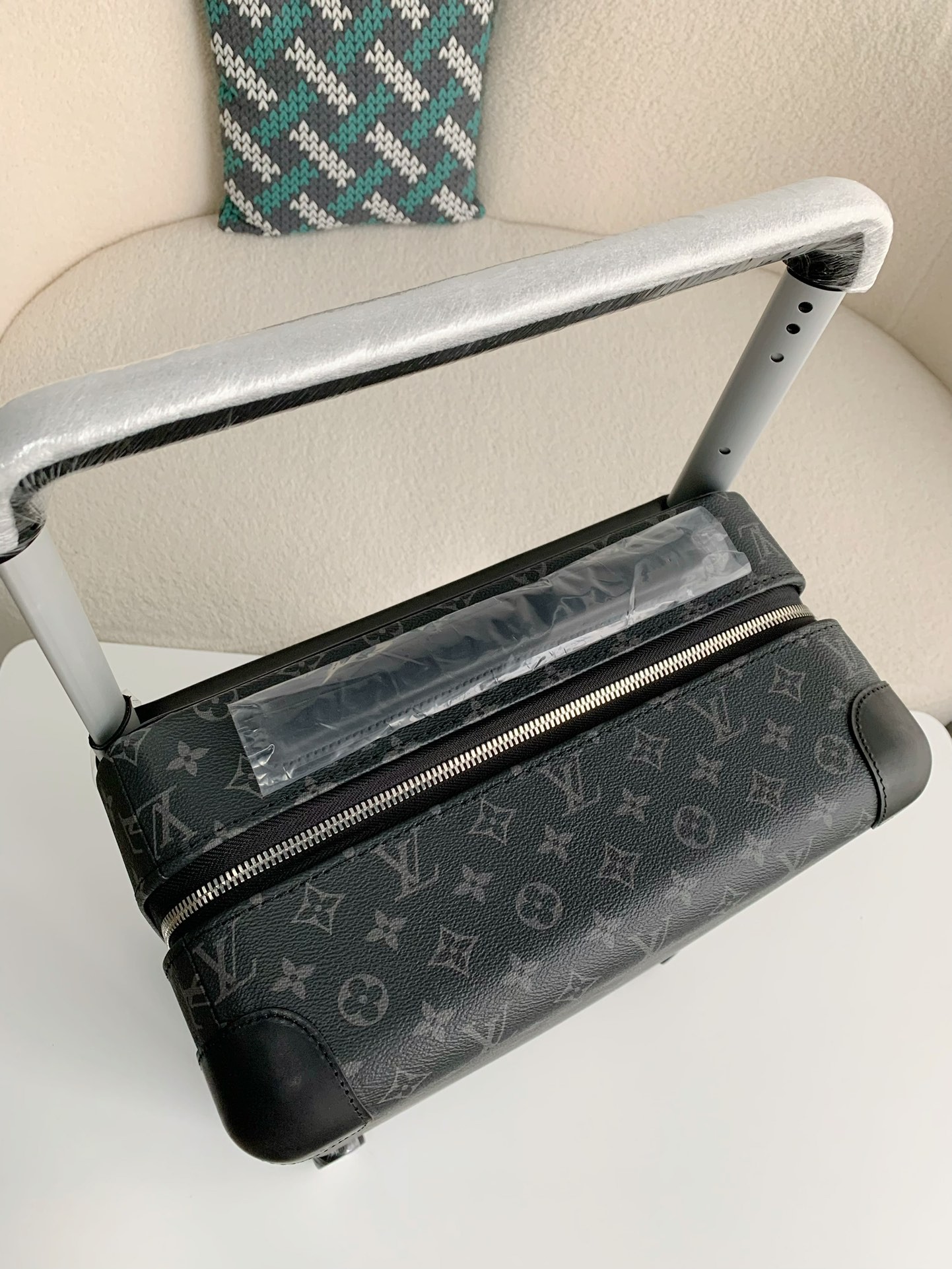 LV suitcase  20 inches（Multiple colors）