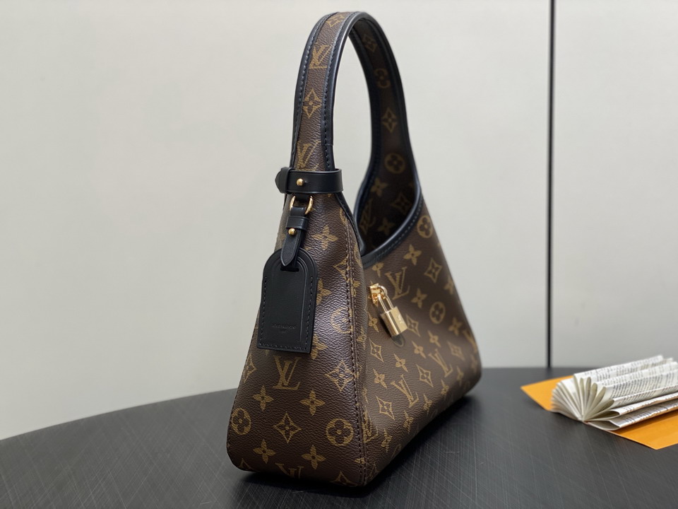 LV Shoulder bag 15x12x28cm