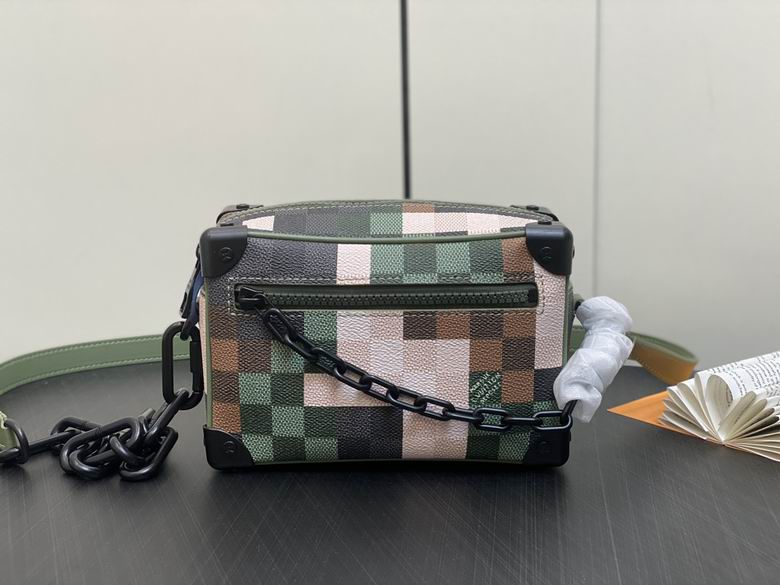 LV  Messenger Bags