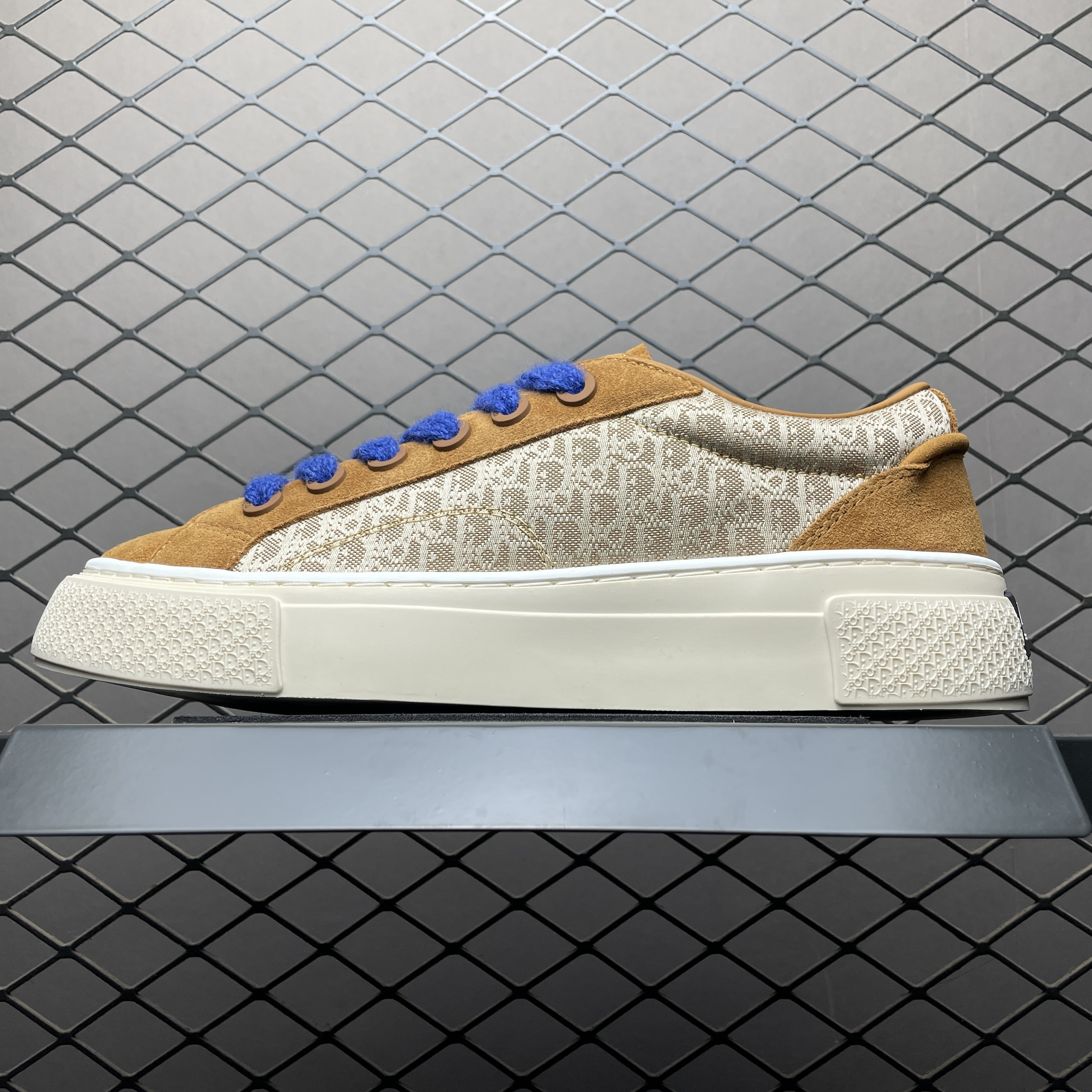 DR New B33 Sneaker