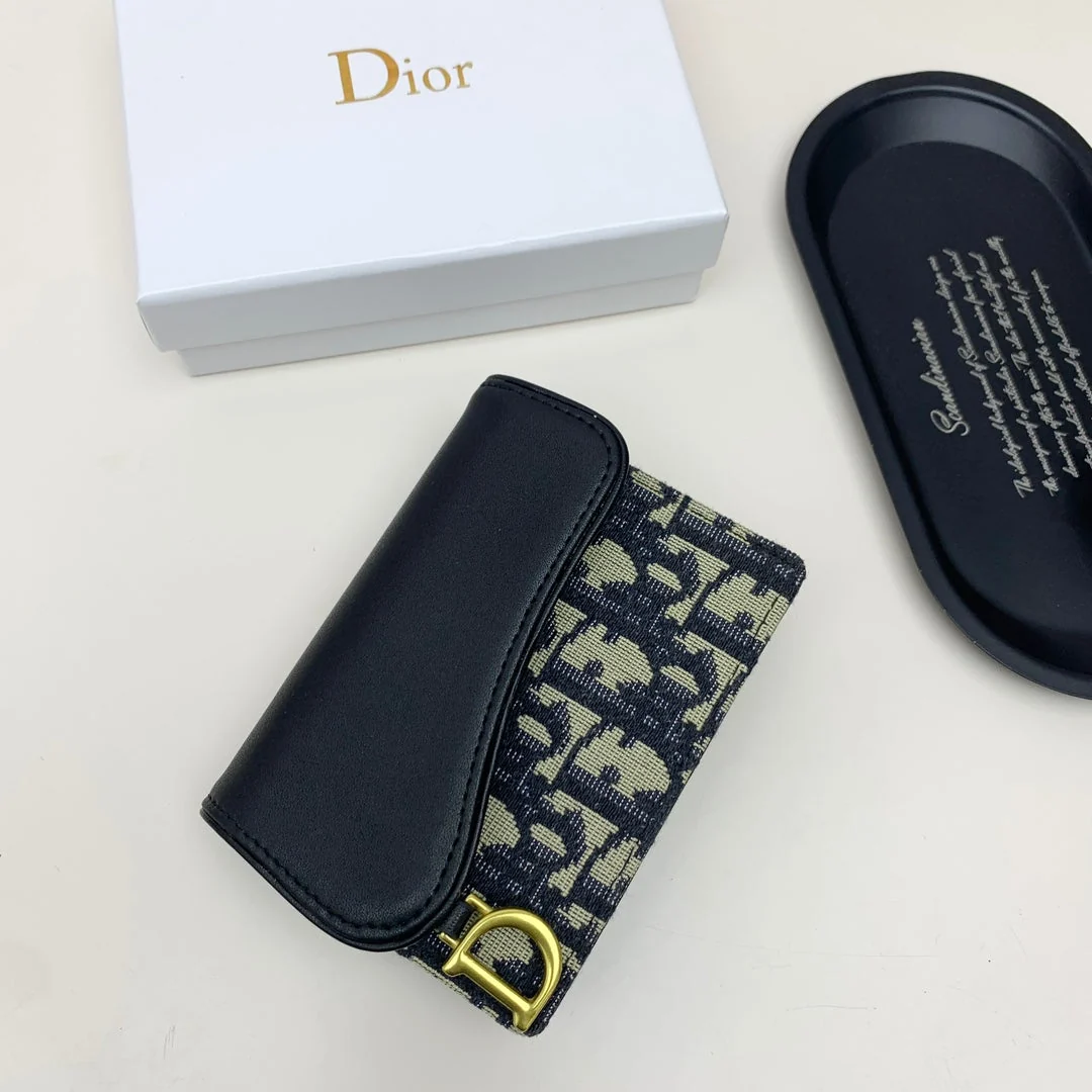 [Dior] New wallet: Fashionable beauty, available for pre-order
