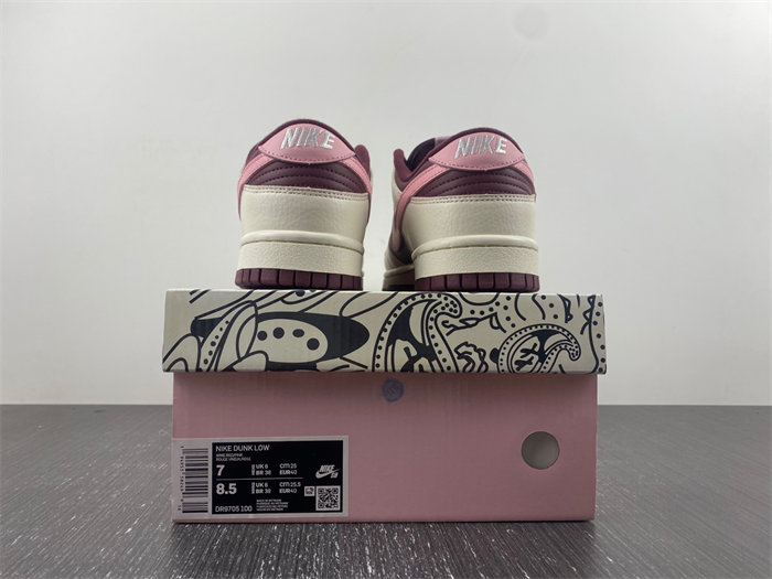 NK Dunk Low Retro PRM Valentine's Day DR9705-100