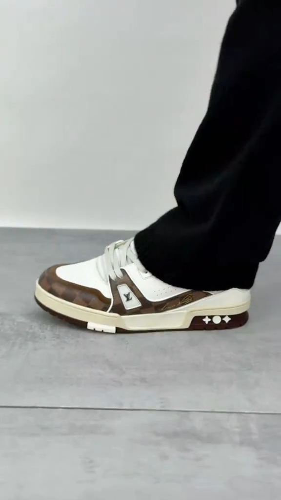 LV  Trainer Sneaker