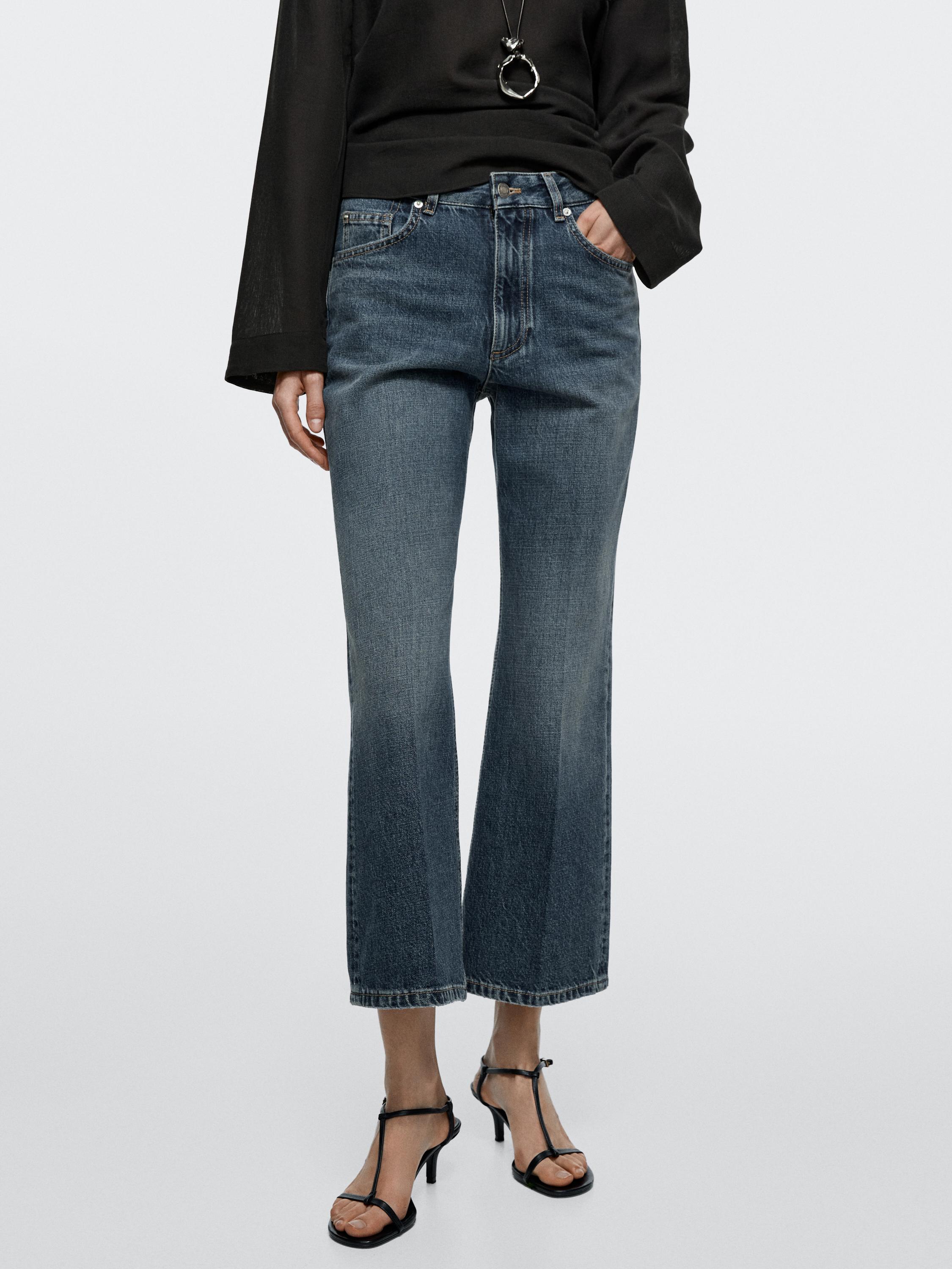 Jeans flare fit cropped tiro medio