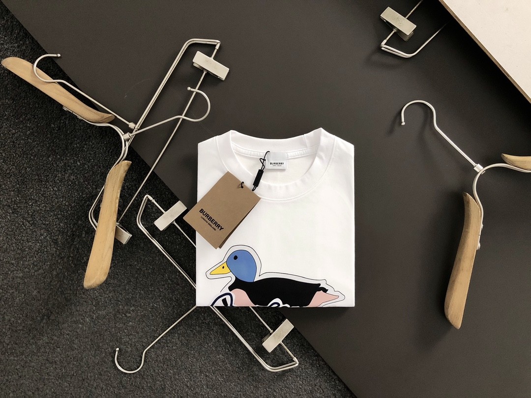 BBR Black reachable duck cartoon footprint T-shirt
